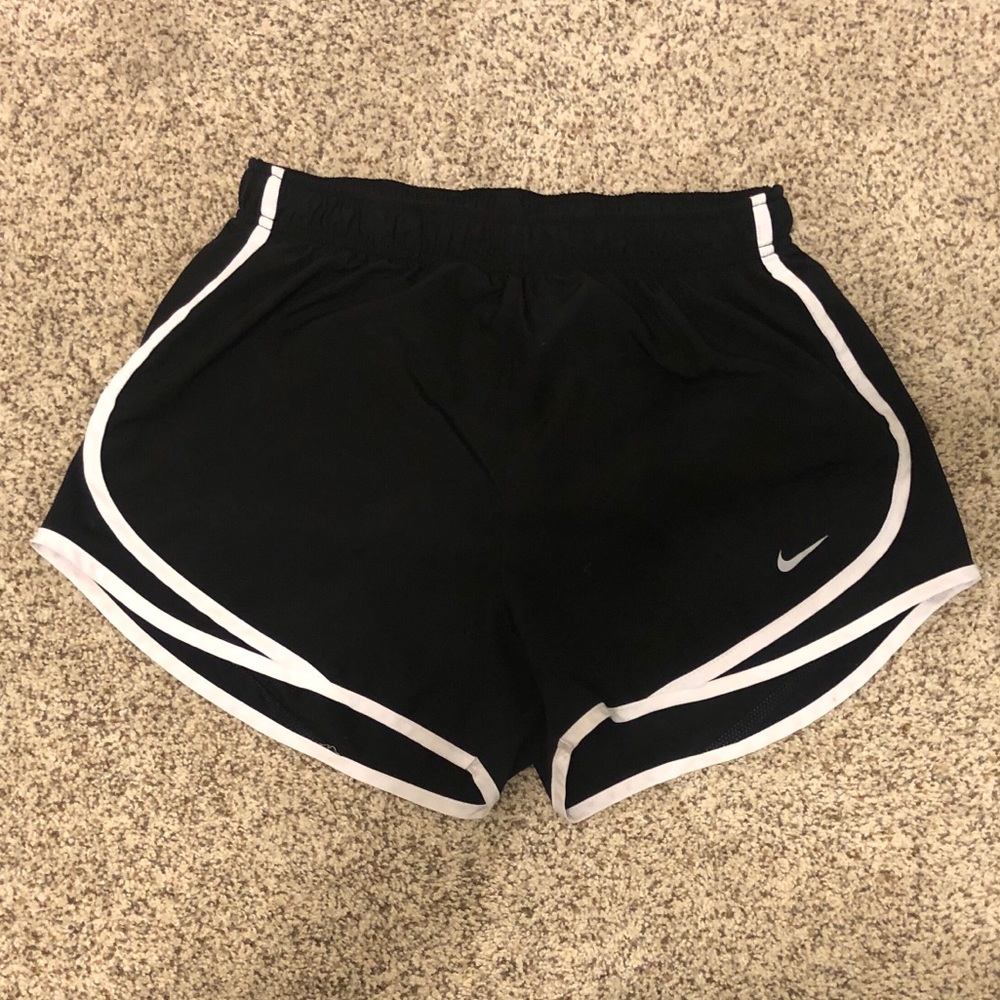 Black nike women’s running shorts